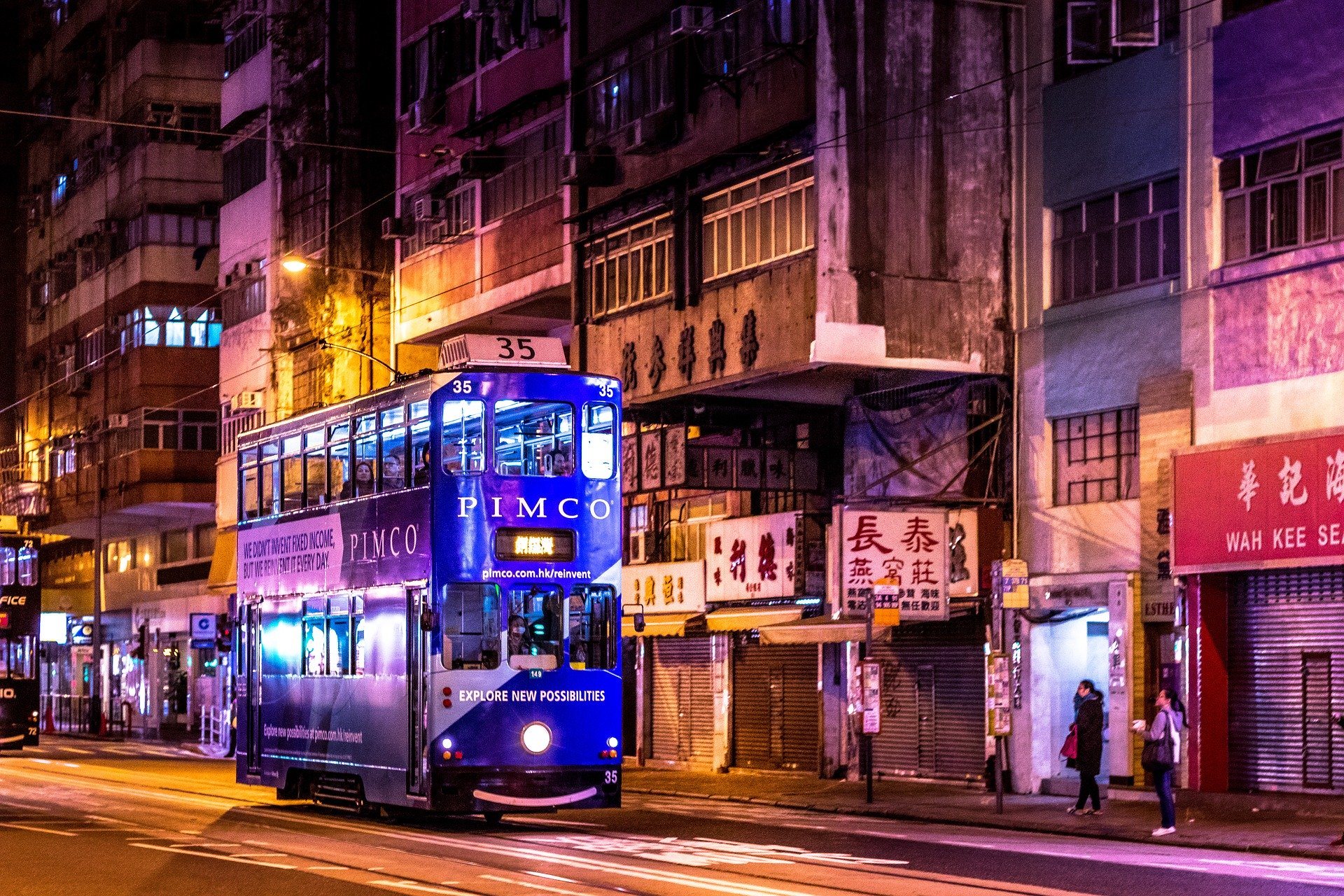 Hong-Kong-tram-at-night.jpg