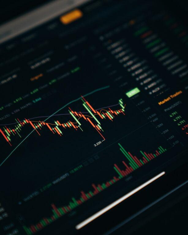 Chainlink ($LINK) and Three Other Altcoins Outperforming Wider Market, Says Santiment